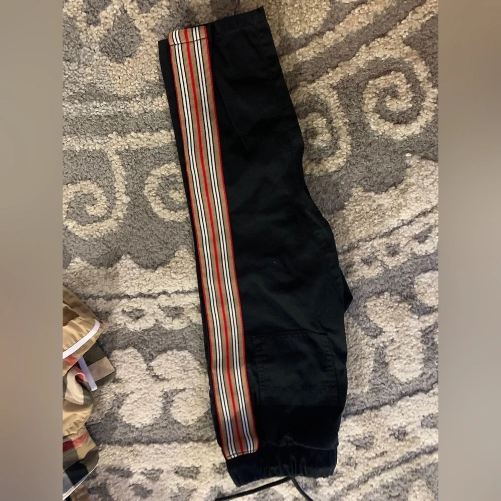 burberry - Picture 1 of 1